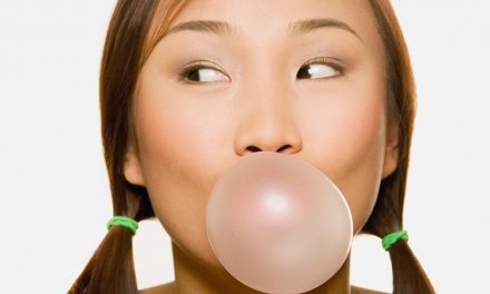 Does chewing gum after a meal help eliminating dental plaque?