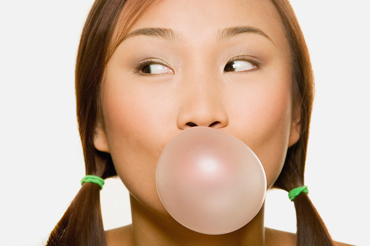 Does chewing gum after a meal help eliminating dental plaque?