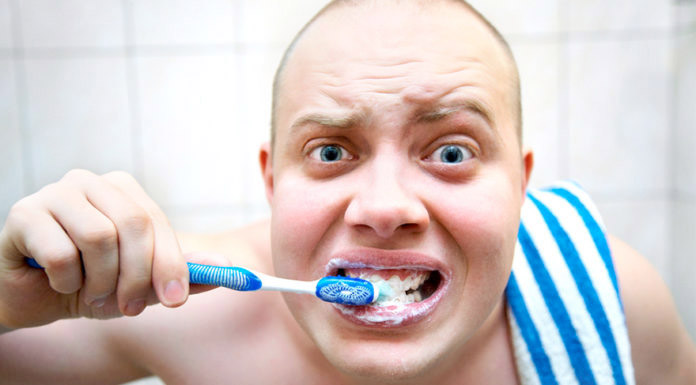 Brossage agressif des dents